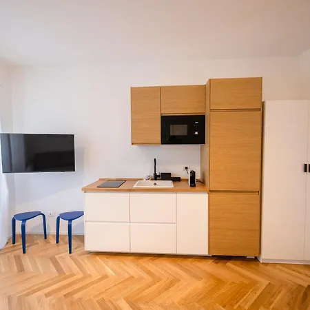 Moderno Bilocale In Zona Monumentale-cenisio ミラノ