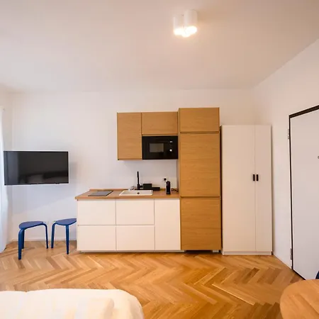 Апартаменты Moderno Bilocale In Zona Monumentale-cenisio