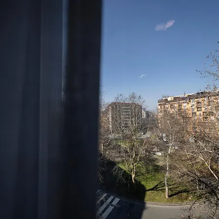 Moderno Bilocale In Zona Monumentale-cenisio Апартаменты *